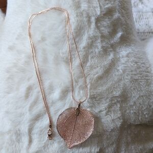 🎀 NIB Rose Gold Leaf Fashion Necklace